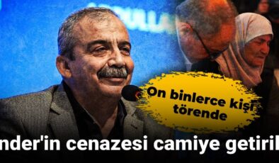 On binlerce kişi merasimde: Başkan’ın cenazesi mescide getirildi