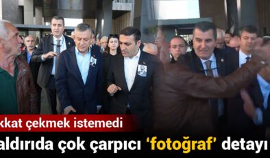 Özel’e hücumda çok çarpıcı ‘fotoğraf’ ayrıntısı: Dikkat çekmek istemedi