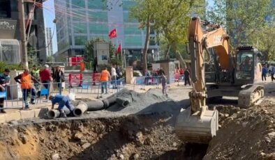 Sarıyer’de çöken yolda tamir çalışmaları 3. gününde: Trafik yoğunluğu yaşanıyor