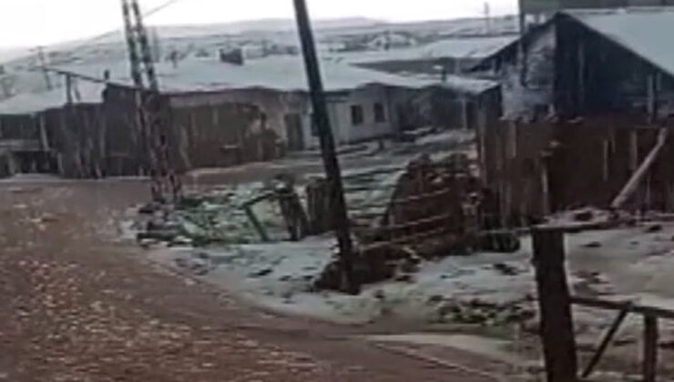 Sivas’ta sel: Köy merkezi sular altında kaldı